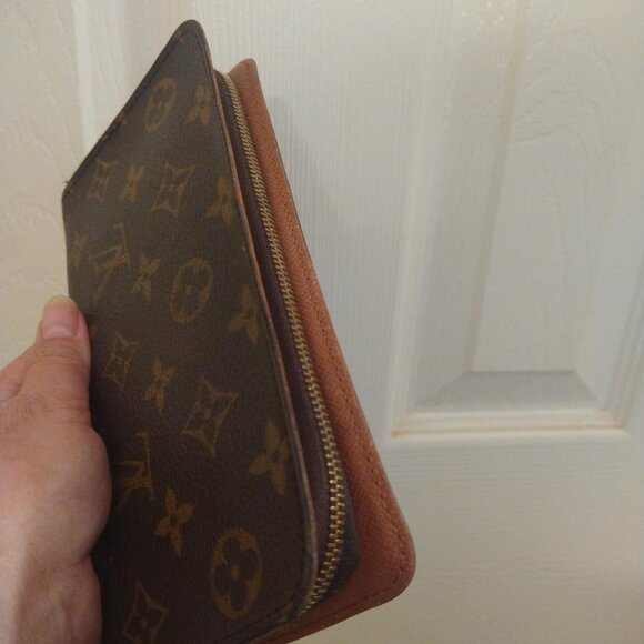 Louis Vuitton Monogram Zippy Wallet - Picture 7 of 15